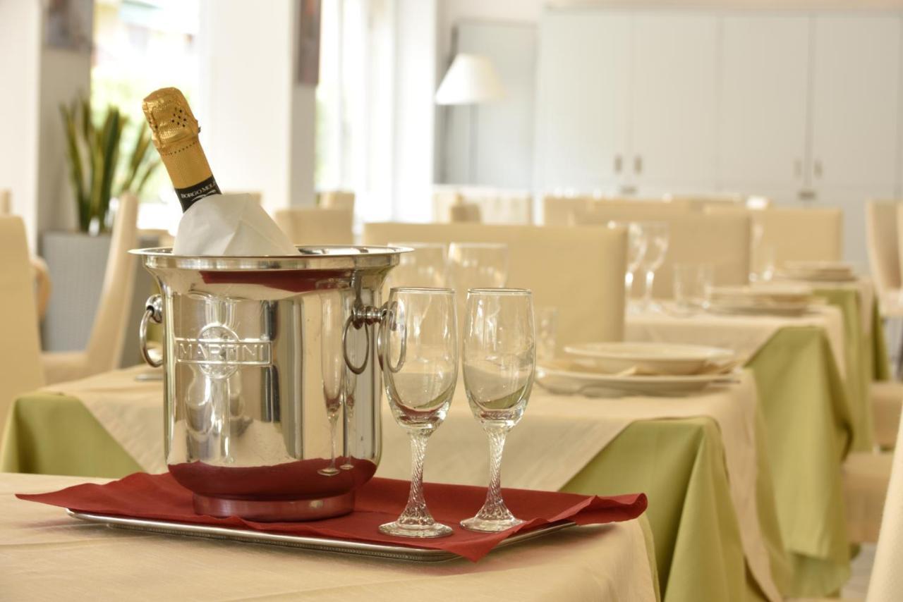 Hotel Ristorante La Marina Mhotelsgroup San Bartolomeo Al Mare Extérieur photo