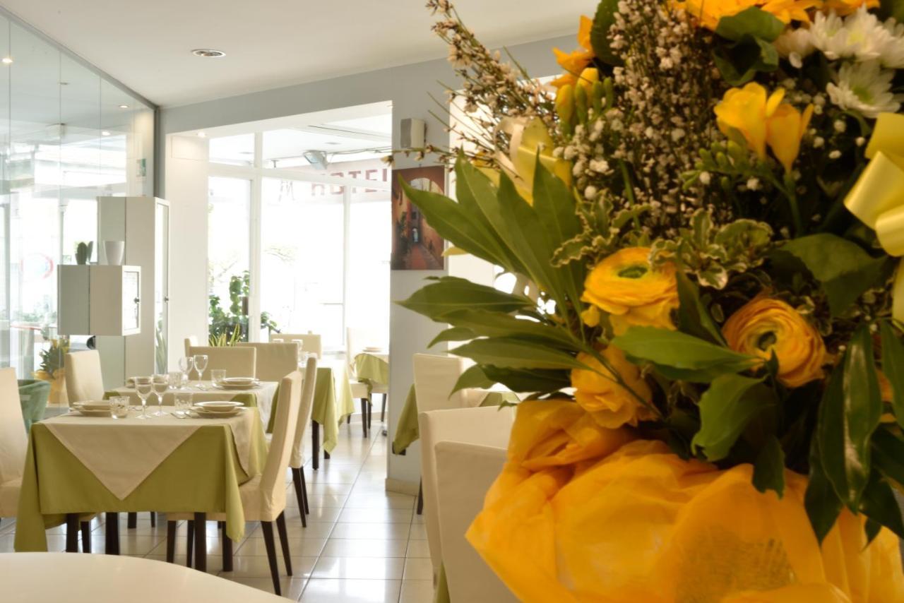 Hotel Ristorante La Marina Mhotelsgroup San Bartolomeo Al Mare Extérieur photo