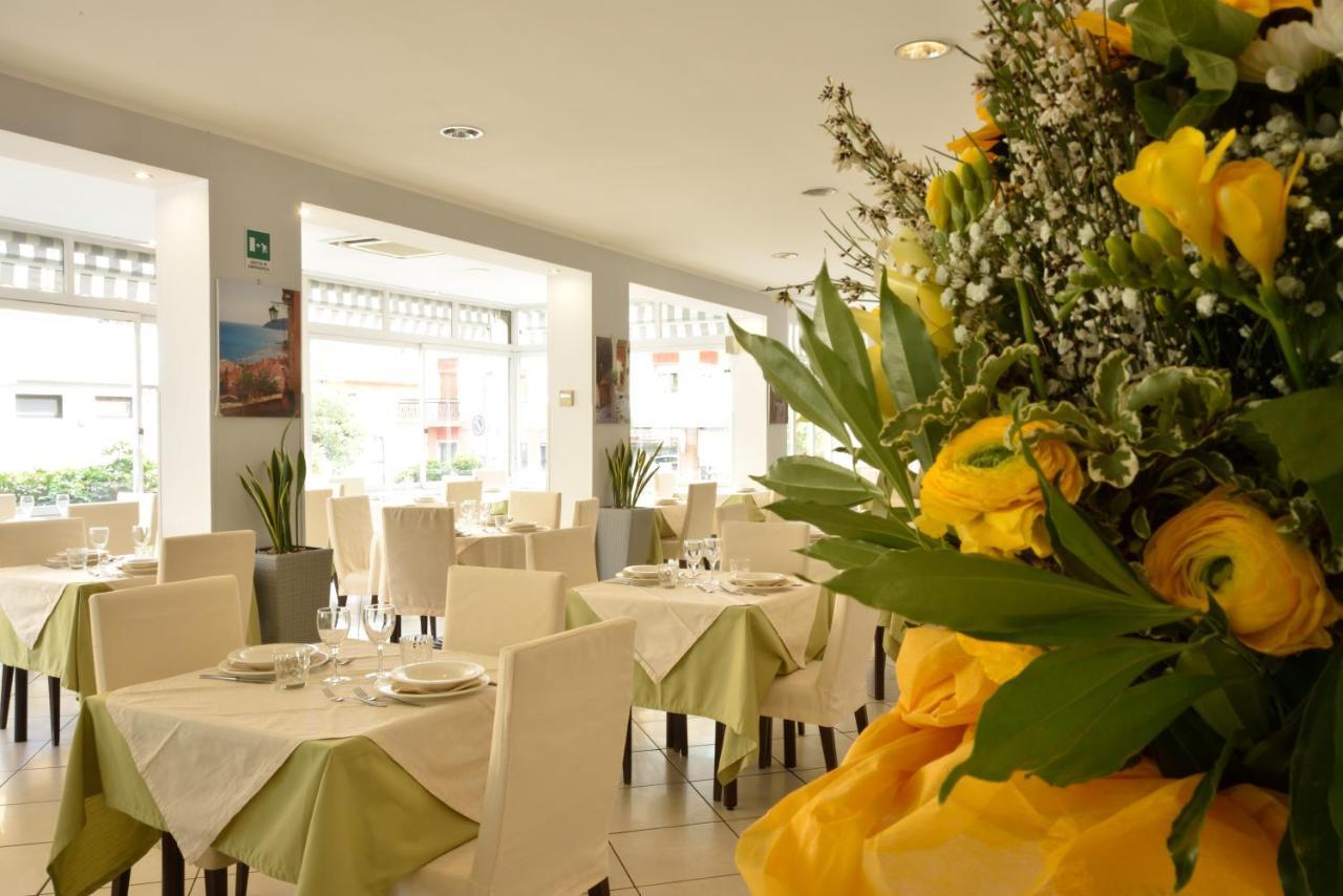 Hotel Ristorante La Marina Mhotelsgroup San Bartolomeo Al Mare Extérieur photo