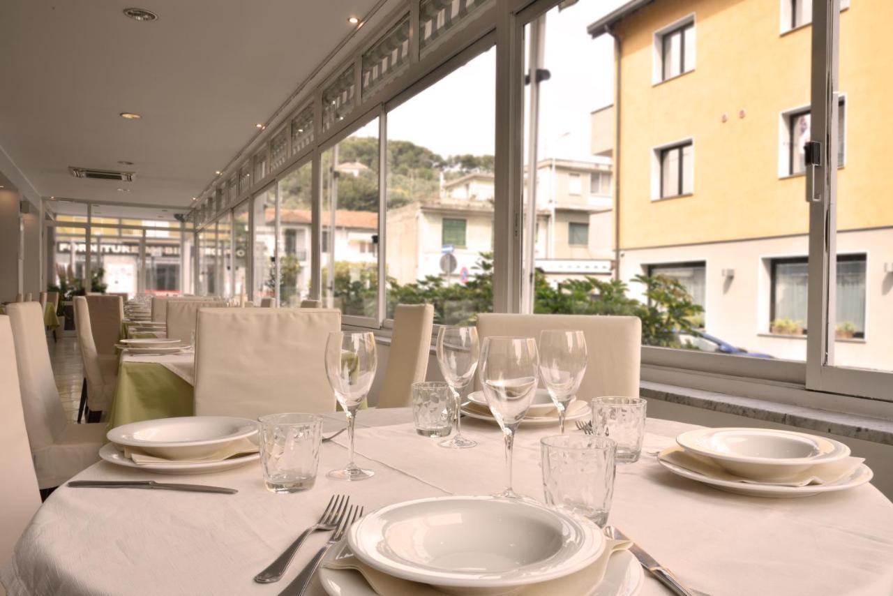 Hotel Ristorante La Marina Mhotelsgroup San Bartolomeo Al Mare Extérieur photo