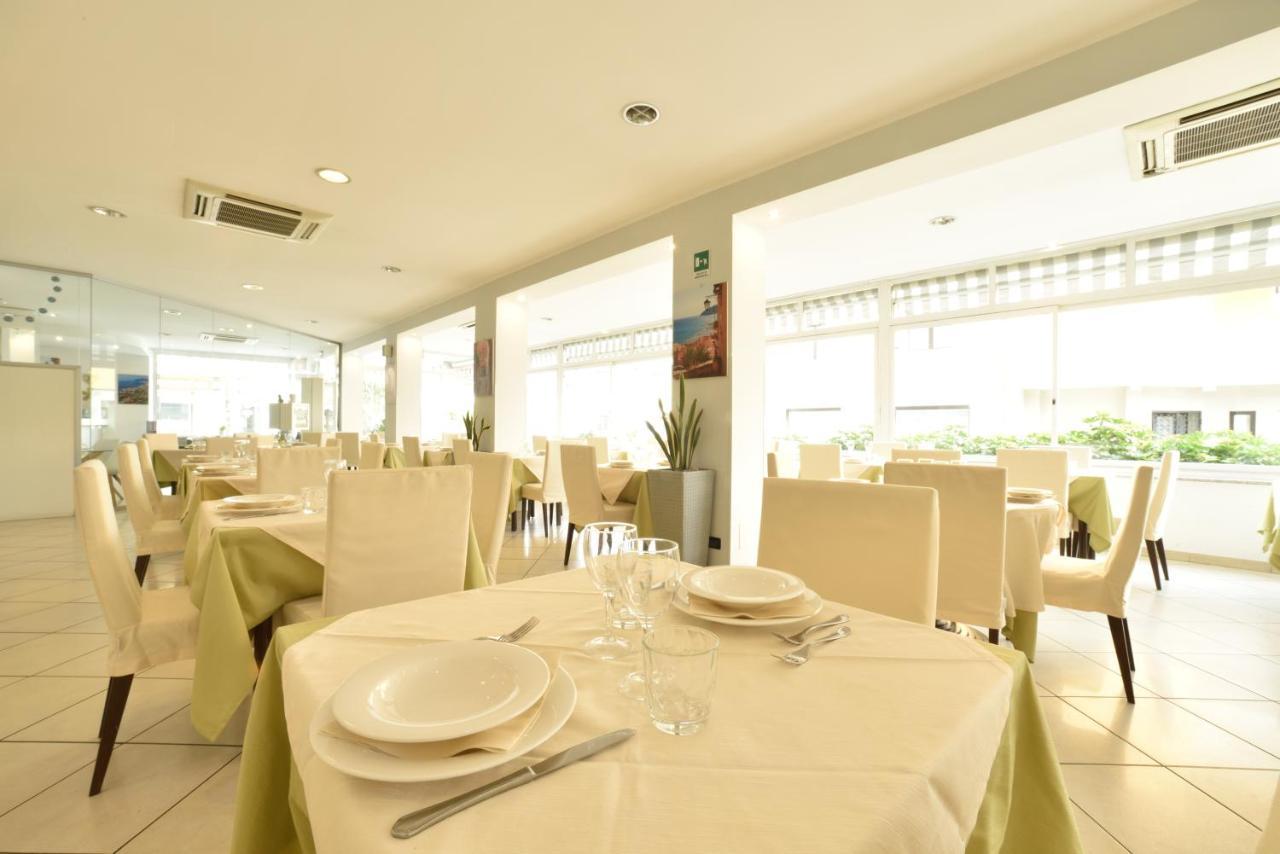 Hotel Ristorante La Marina Mhotelsgroup San Bartolomeo Al Mare Extérieur photo