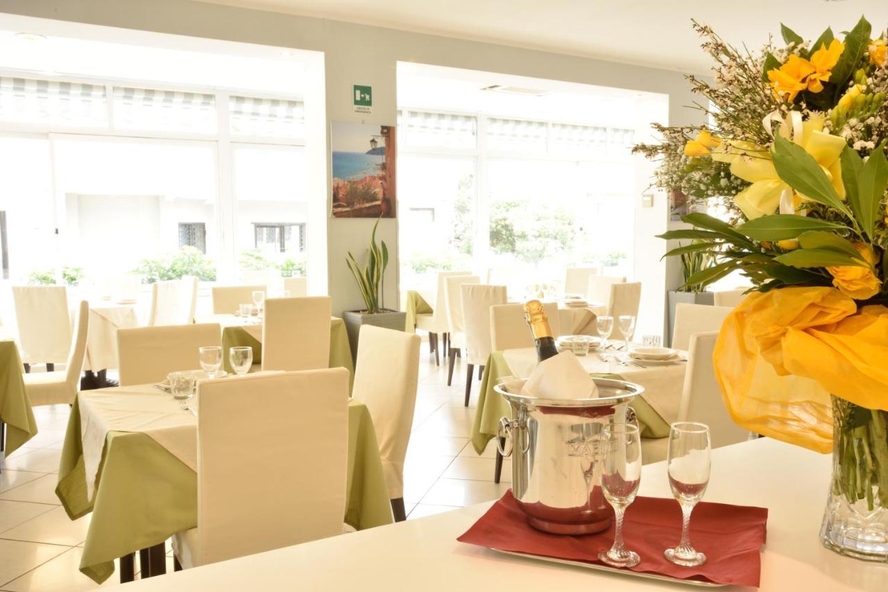Hotel Ristorante La Marina Mhotelsgroup San Bartolomeo Al Mare Extérieur photo
